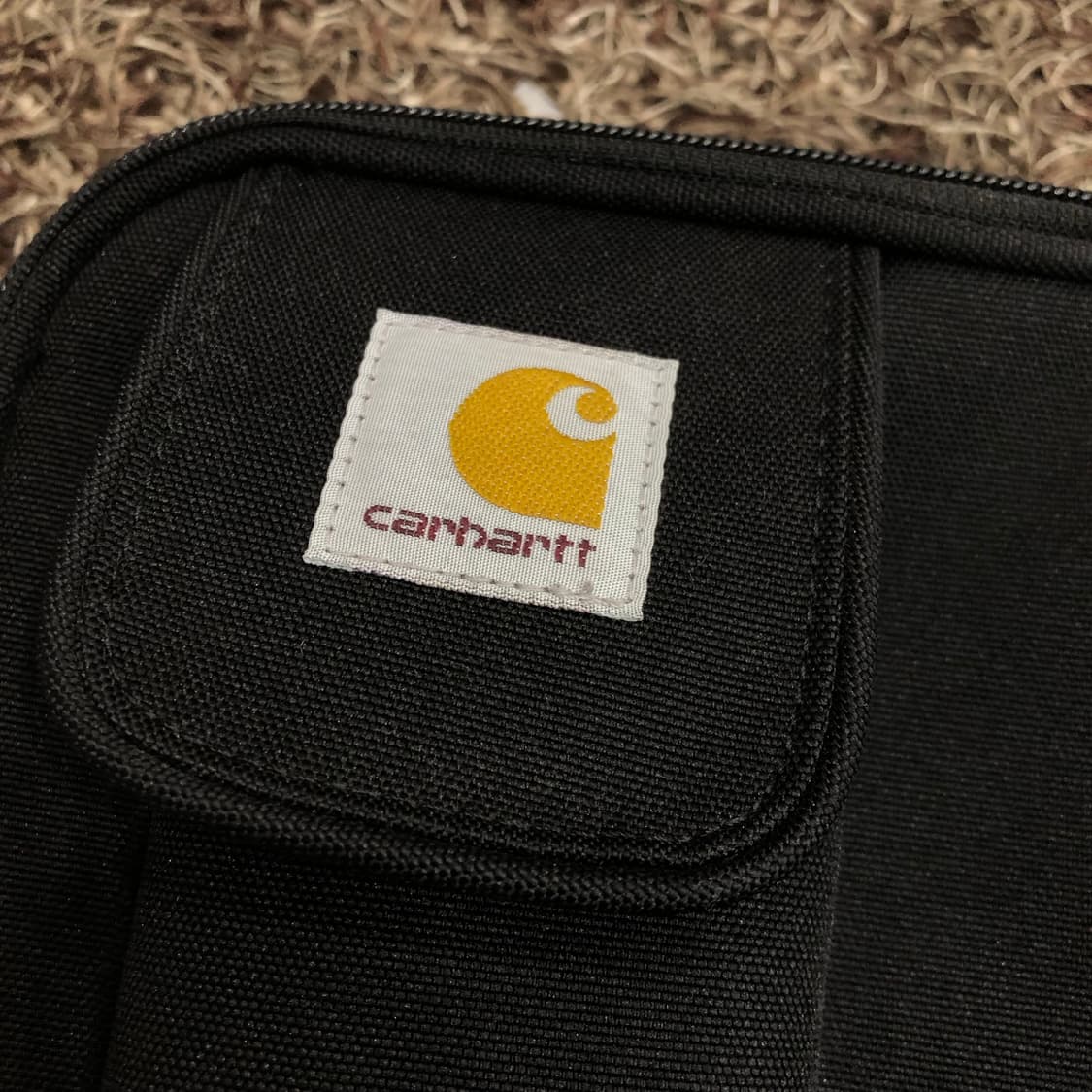 칼하트 WIP 에센셜 미니 크로스백 상품이미지2