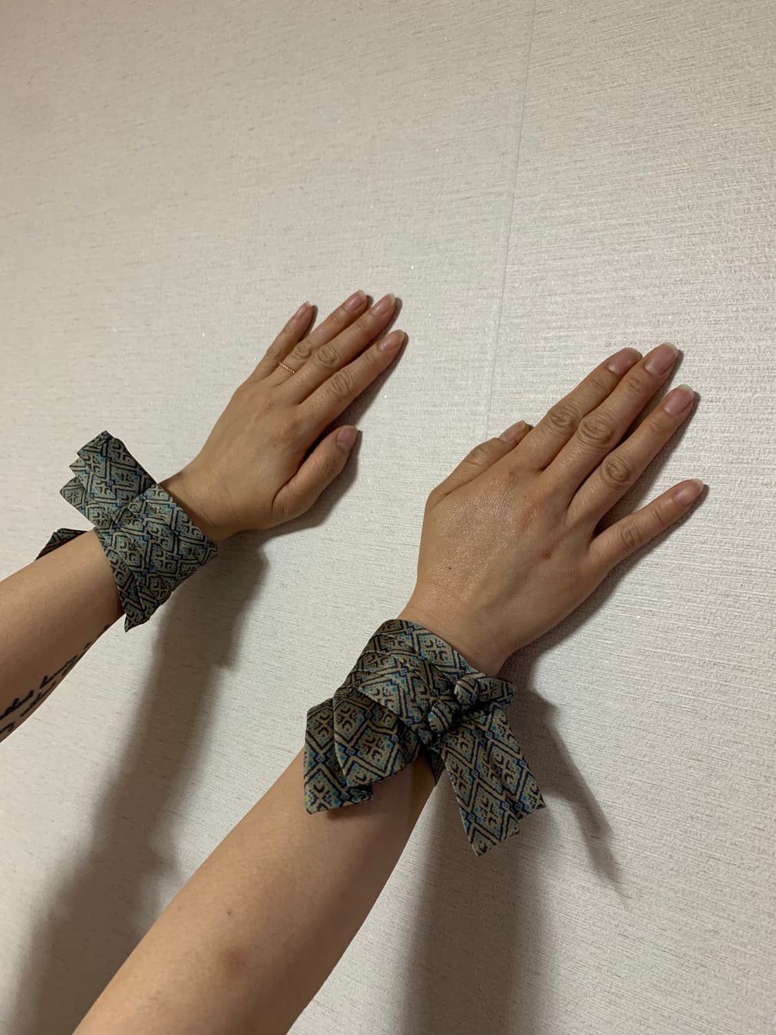 BALENCIAGA 발렌시아가 핸드 커프스(실크)묶음판매 상품이미지7