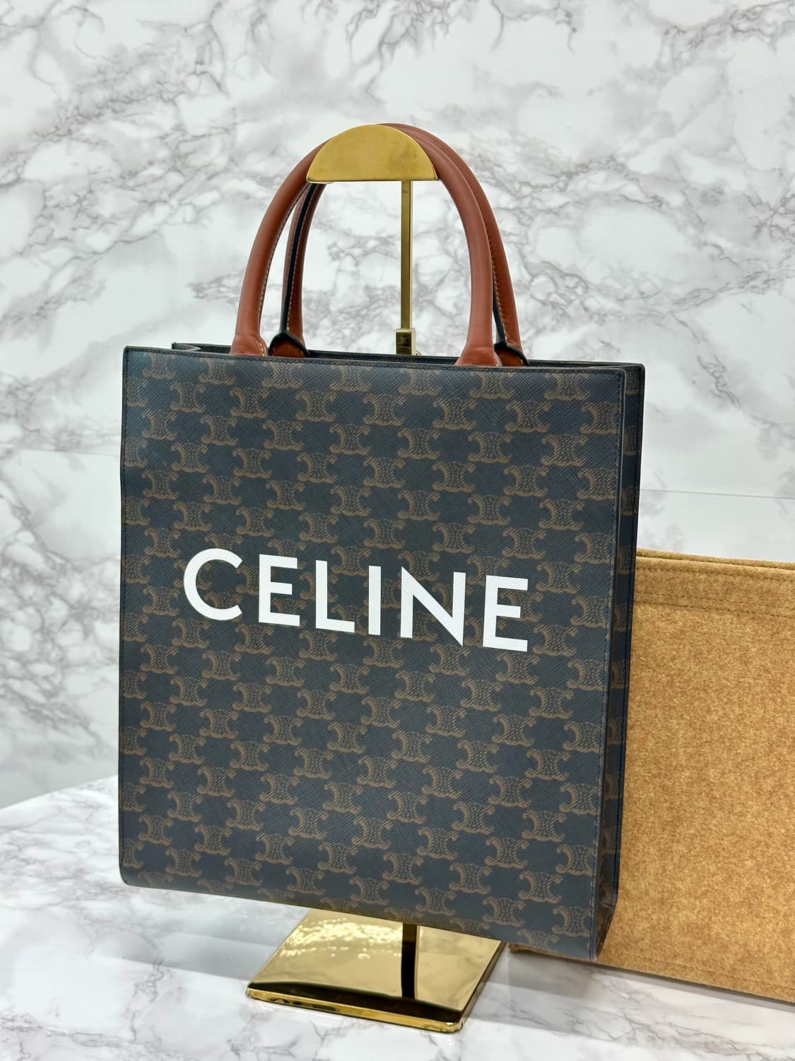 셀린느 스몰 카바스백 트리옹프 상품이미지2