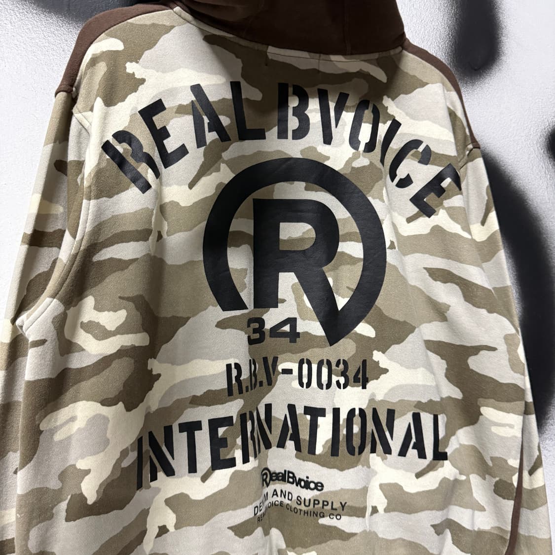 Real Bvoice 리얼 보이스 데저트 카모 하이넥 후드 바시티 자켓 상품이미지4