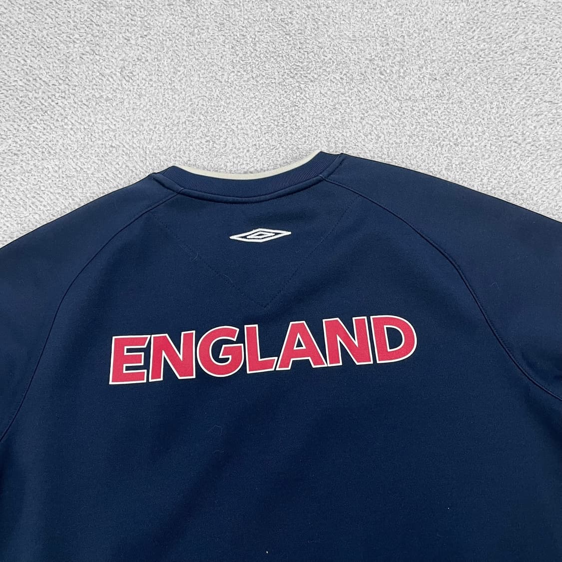 엄브로 잉글랜드 올드스쿨 풋볼 맨투맨 네이비 상품이미지3