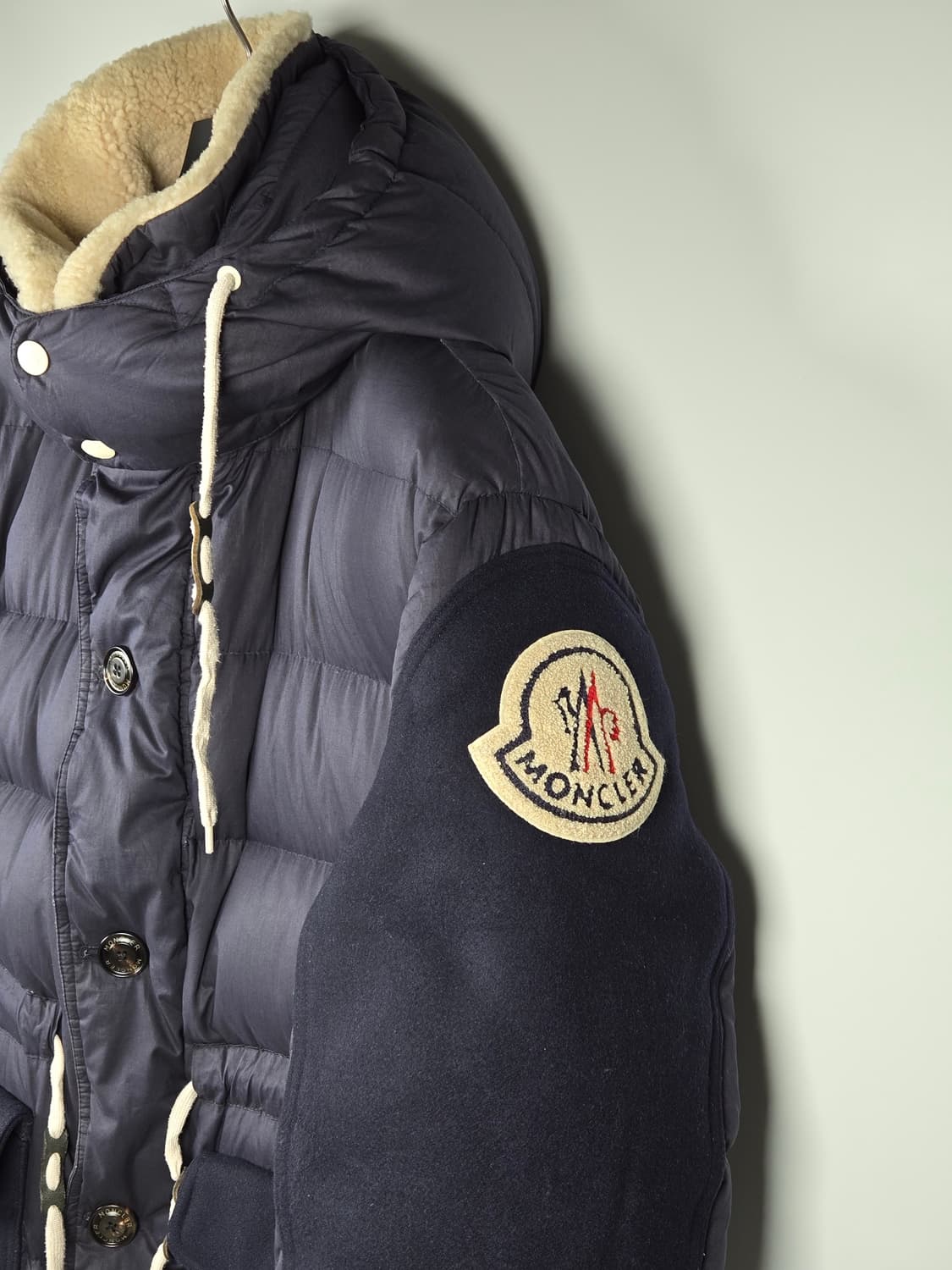 몽클레어 x 아미 올랜드 양털카라 후드패딩 상품이미지3