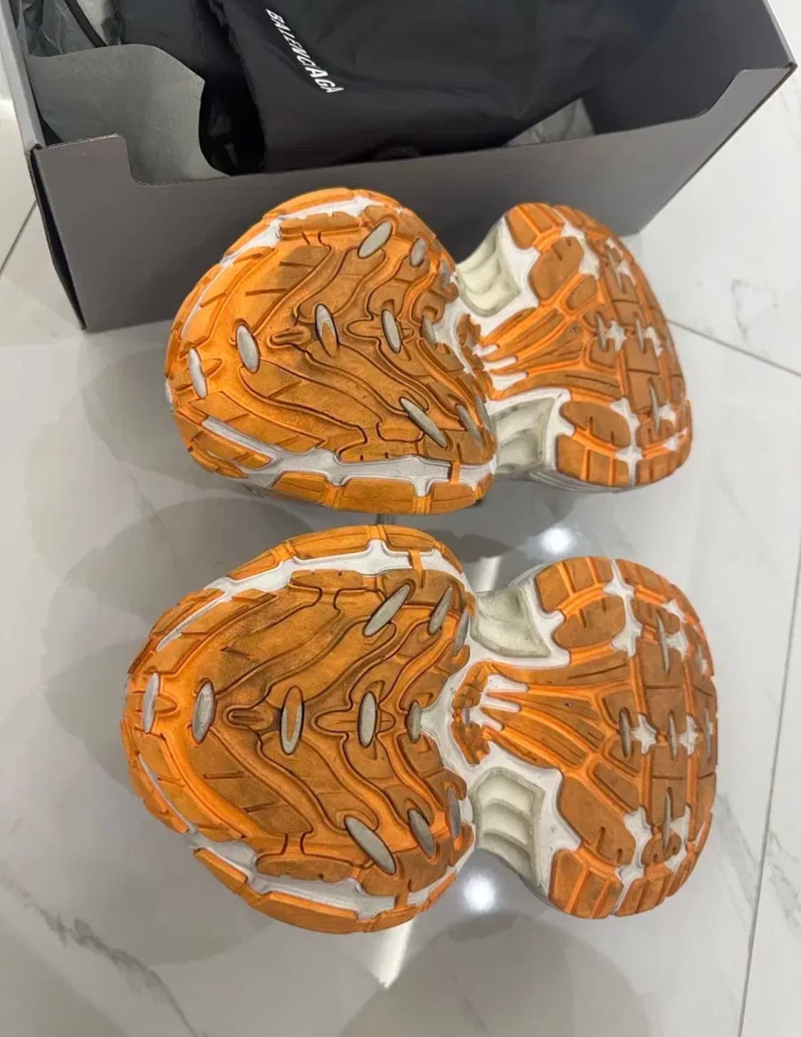 [44] 발렌시아가 10XL 흰색주황 뎀나착용 상품이미지5