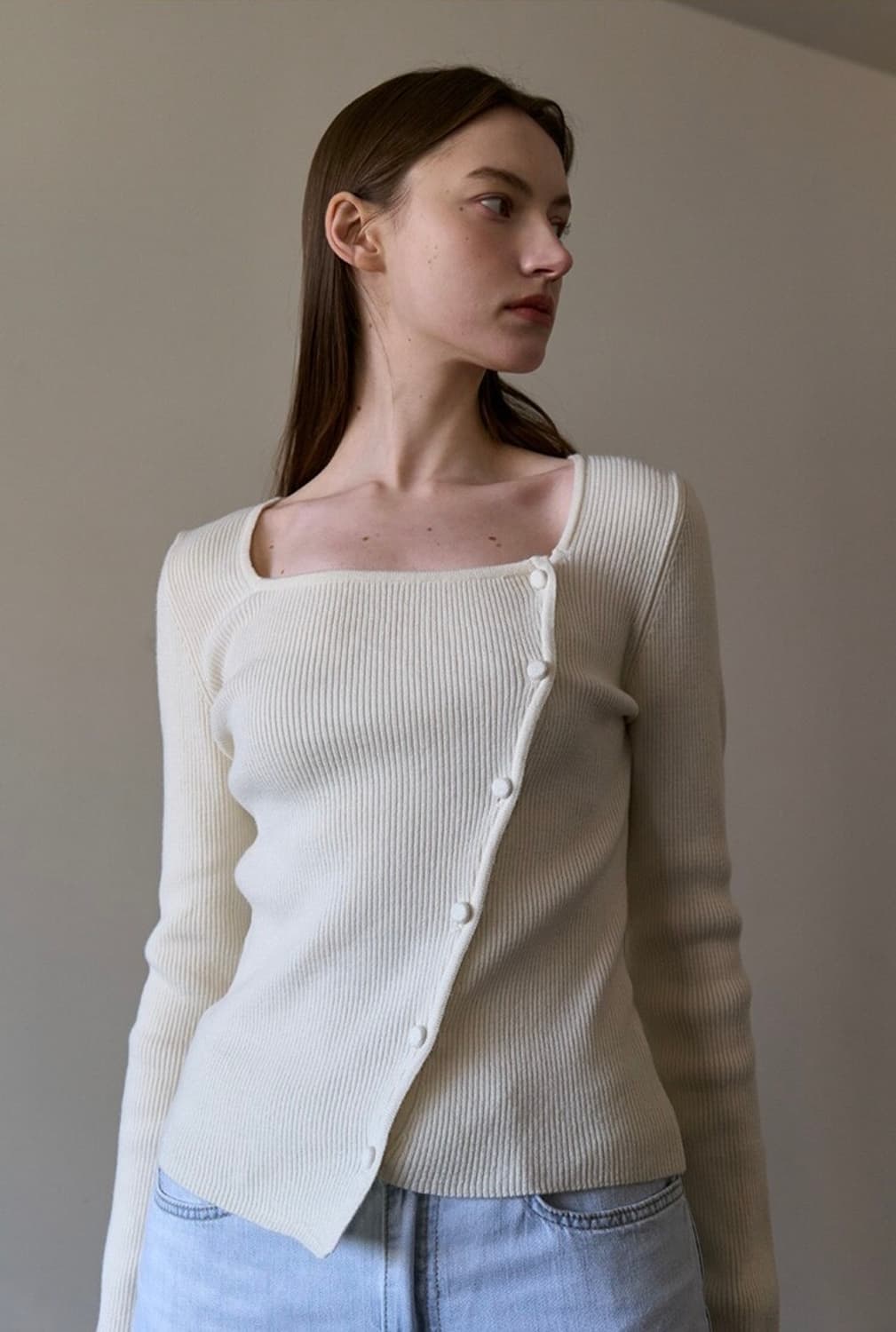 아무르무아르 오블리크 버튼 가디건 상품이미지1