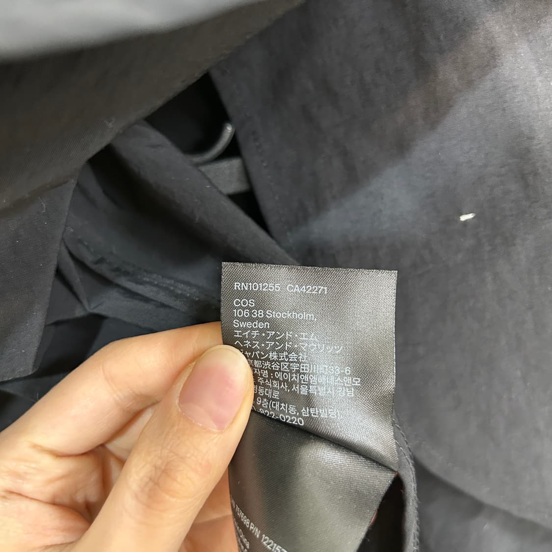 코스 COS 스카프 디테일 크롭 트렌치 코트 블랙 상태최상 상품이미지7