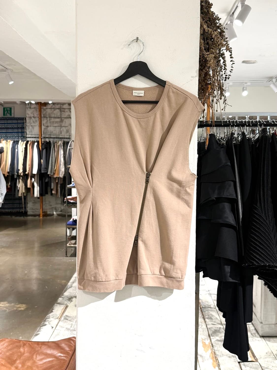 드리스 반 노튼 베이지 투웨이 스웻 베스트 상품이미지1