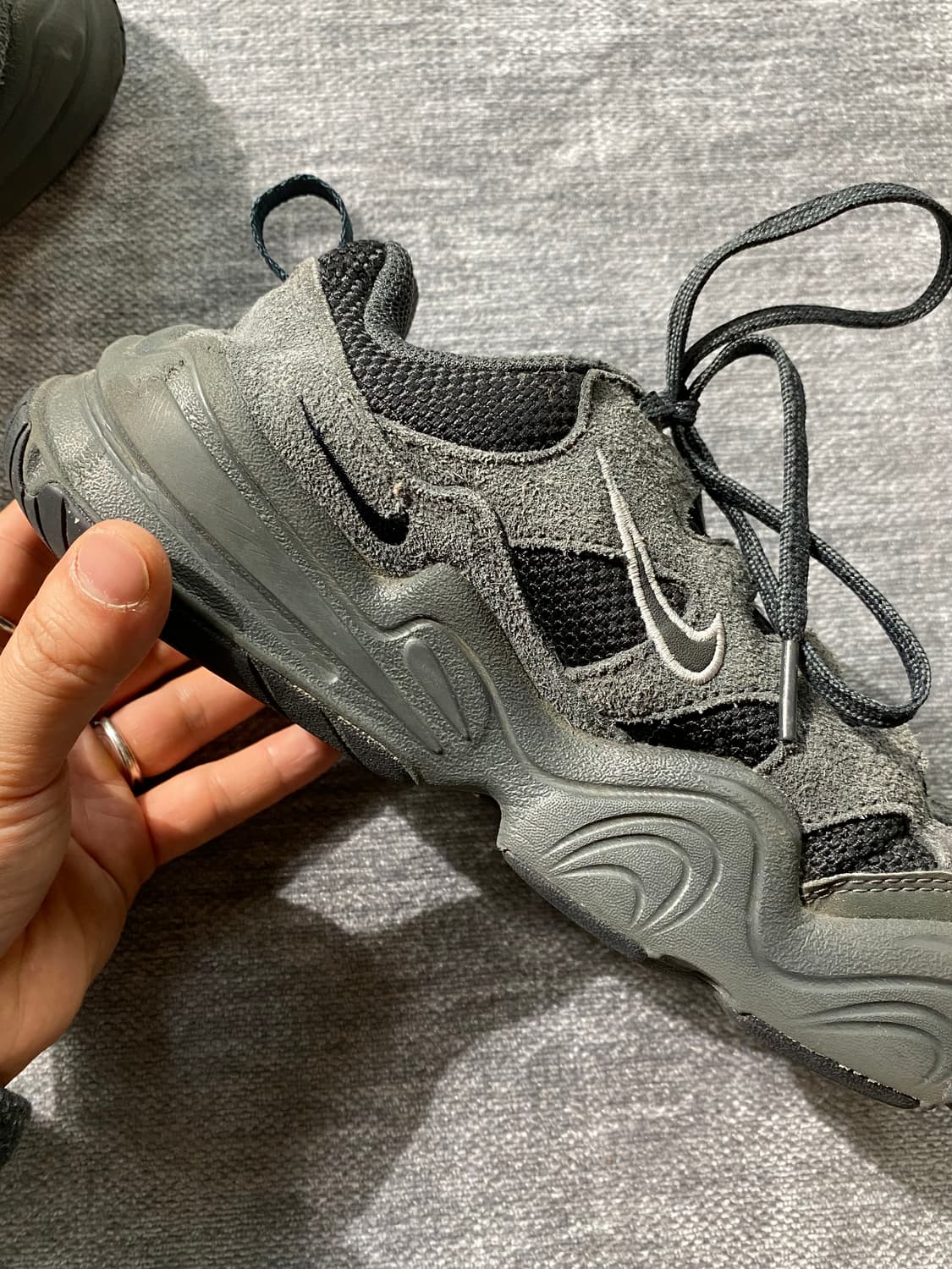 [245] Nike 나이키 테크헤라 앤쓰라사이트 스니커즈 스모크 그레이 상품이미지3