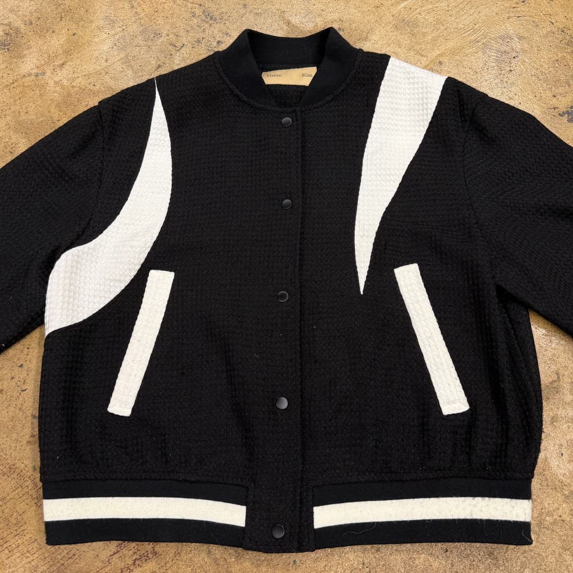 마뗑킴 블랙 바시티 자켓 점퍼  상품이미지3