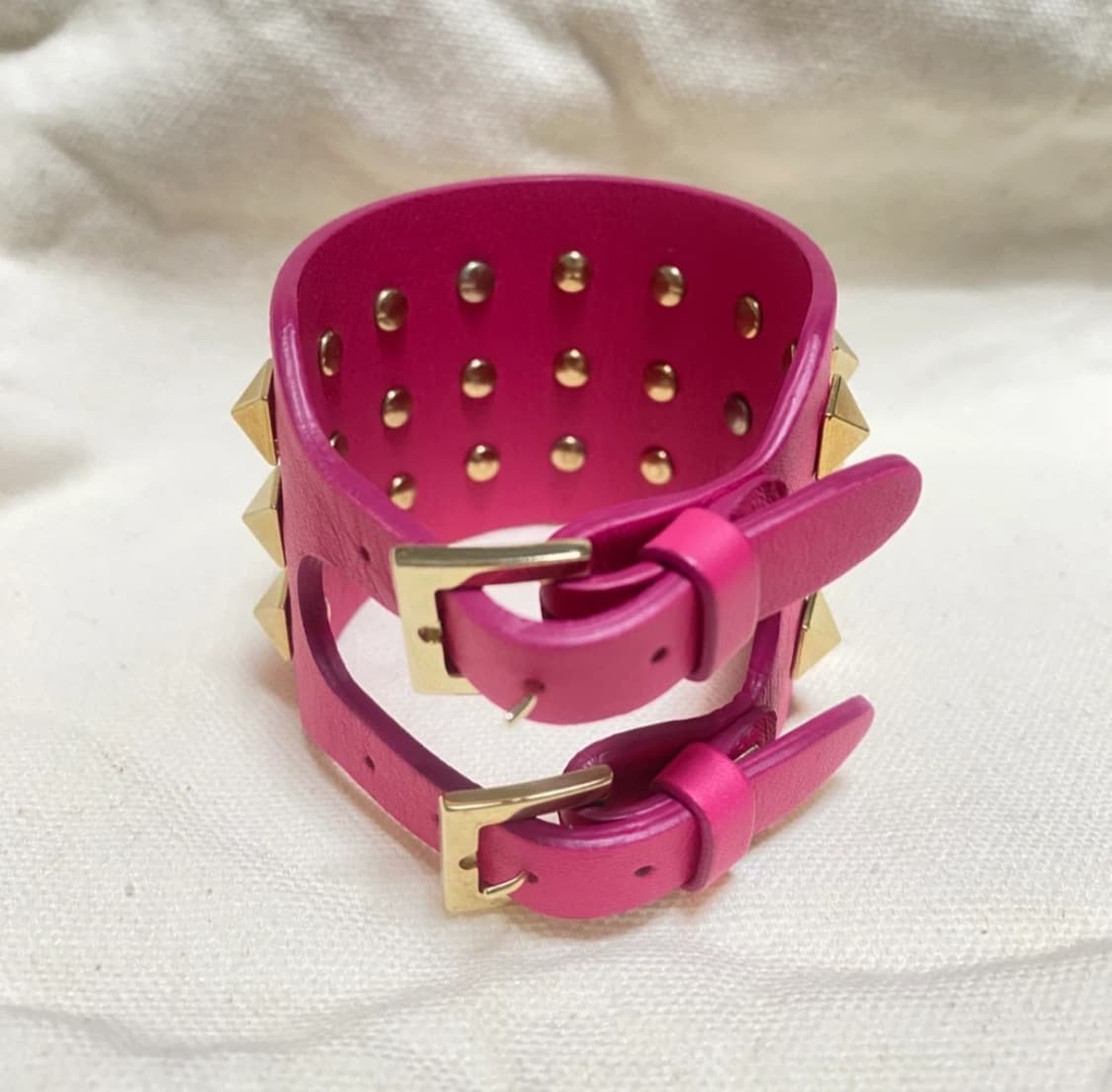 Valentino 락스터드 핑크레더 팔찌 상품이미지3