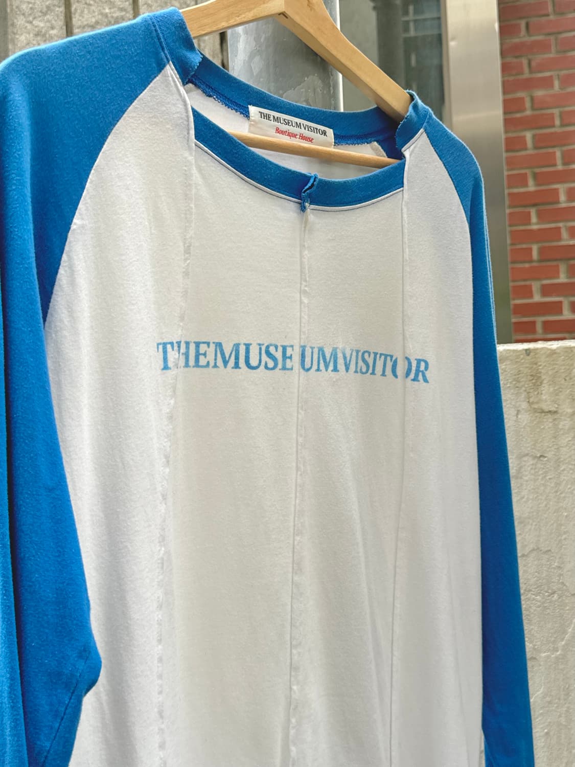 더 뮤지엄 비지터 컷아웃 롱슬리브 (blue) 상품이미지2