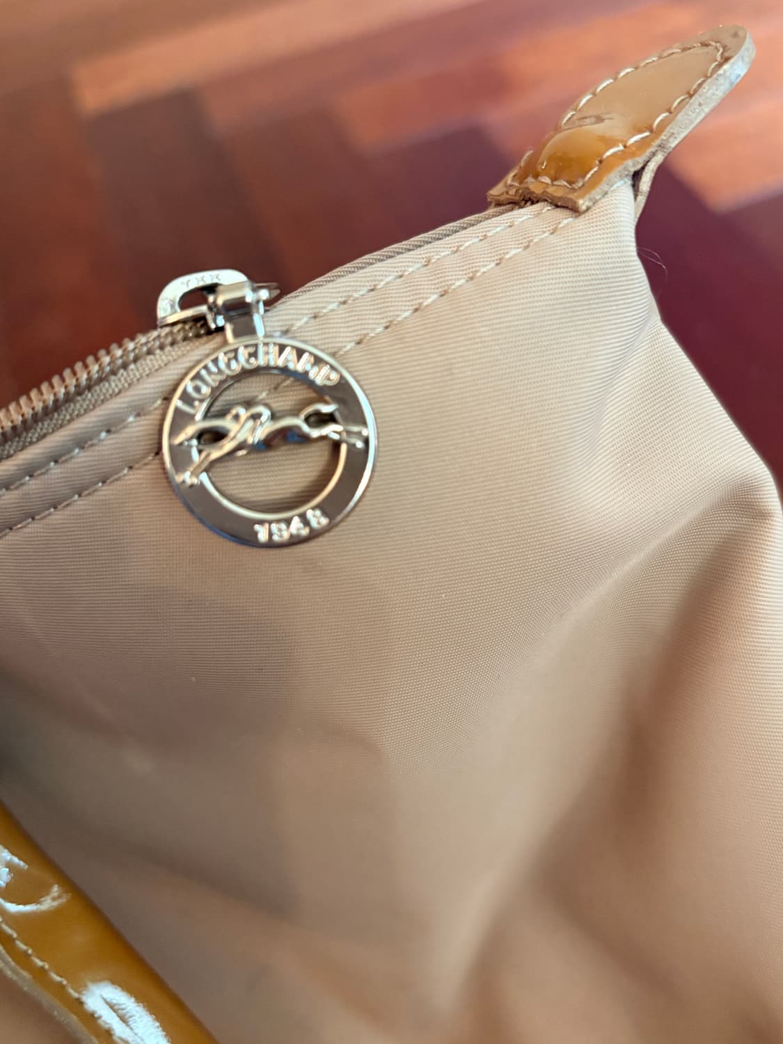 Longchamp 롱샴 베이지 에나멜 숄더백 상품이미지6