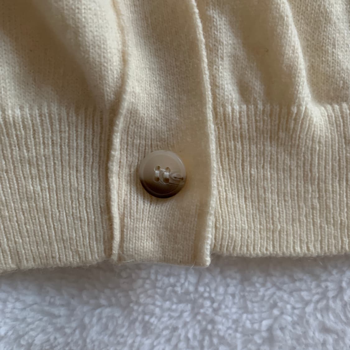 원로그 WONLOG 파인울 브이넥 크림 가디건 상품이미지9