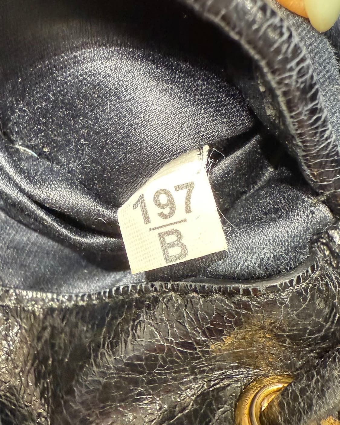 미우미우 블랙 나파 마테라쎄 버킷 숄더백  상품이미지9