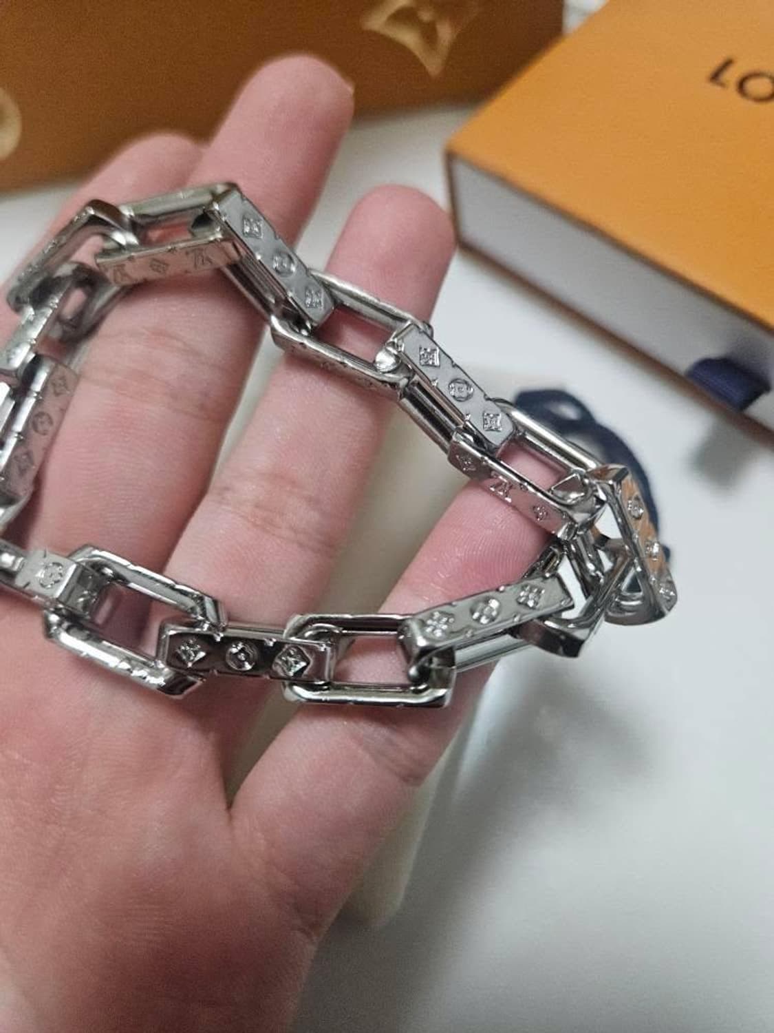 루이비통 버질아블로 모노그램 팔찌 상품이미지2