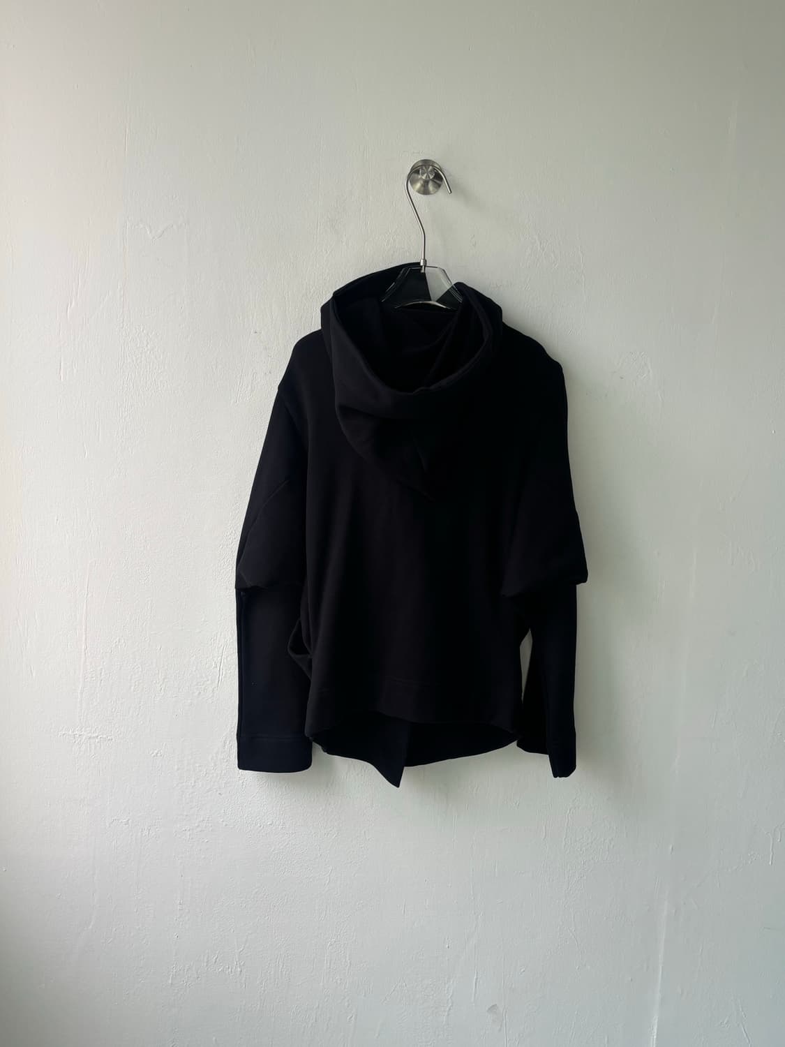 비비안 웨스트 우드 하이넥 사선 버튼 자켓  상품이미지4