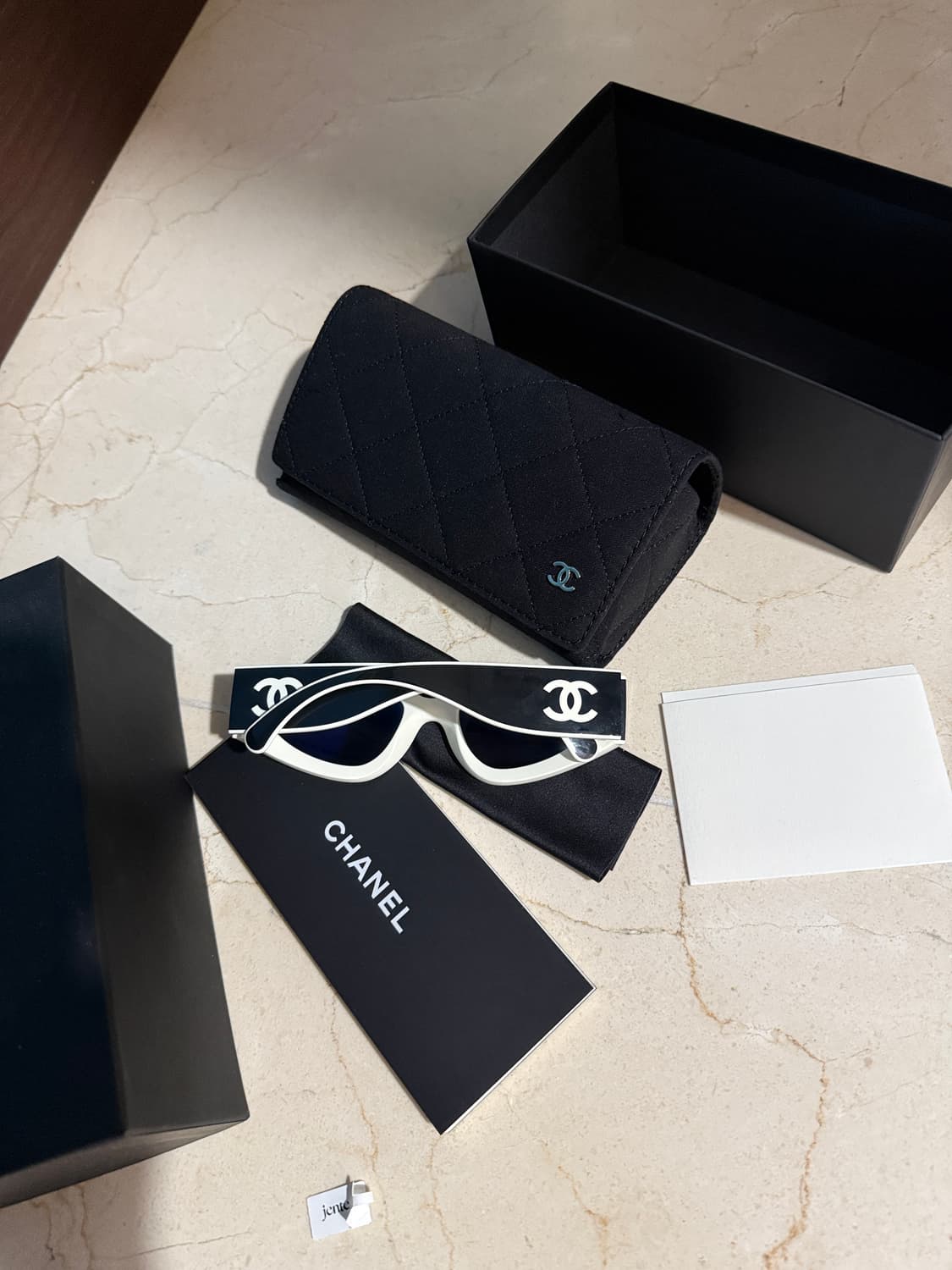 샤넬 아이웨어 로고 템플 블랙 선글라스 상품이미지1