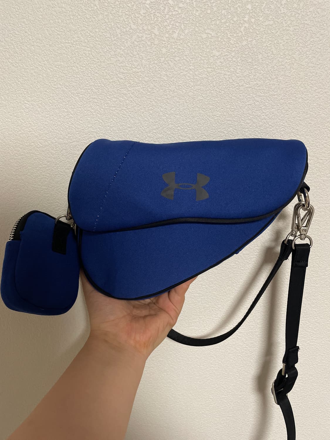 언더아머 새들백 상품이미지1