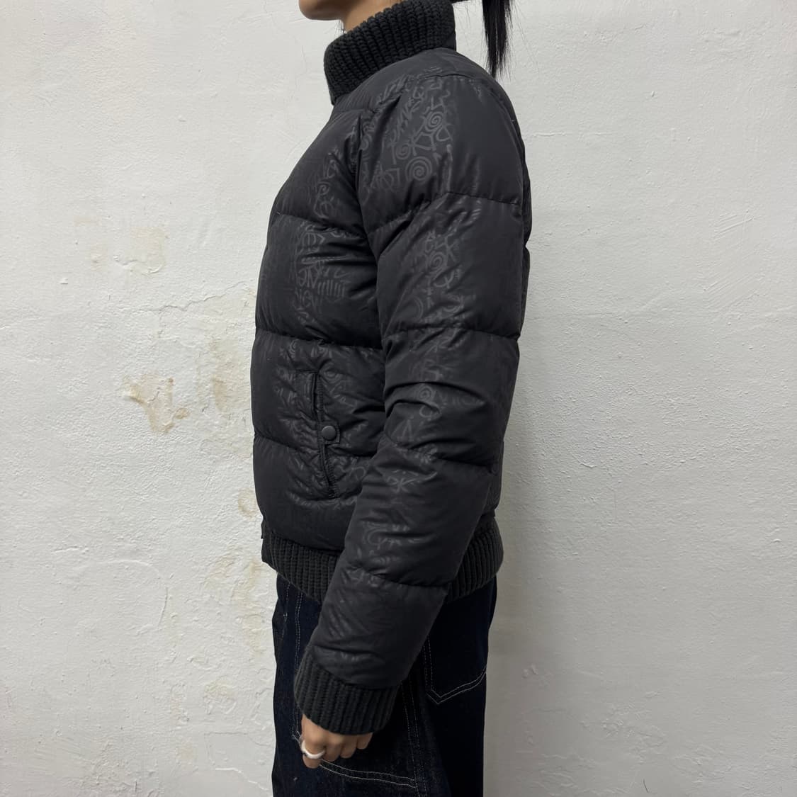스투시 (STUSSY GIRLS) 블랙 그라피 풀 패턴 다운 패디드 자켓 상품이미지2