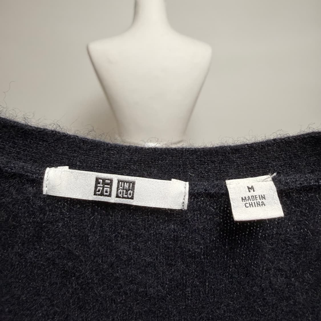 [캐시미어 100%] 유니클로 네이비 브이넥 니트 M 상품이미지5