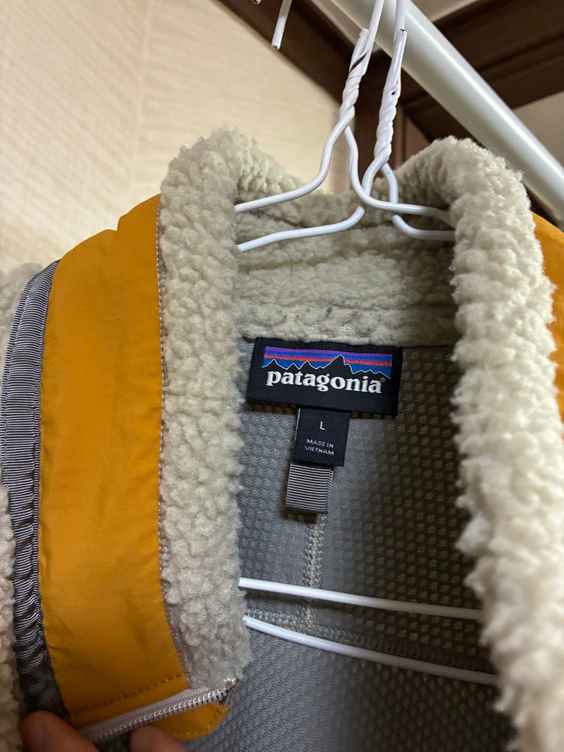 파타고니아 레트로x 펠리컨 골드 베스트 상품이미지3