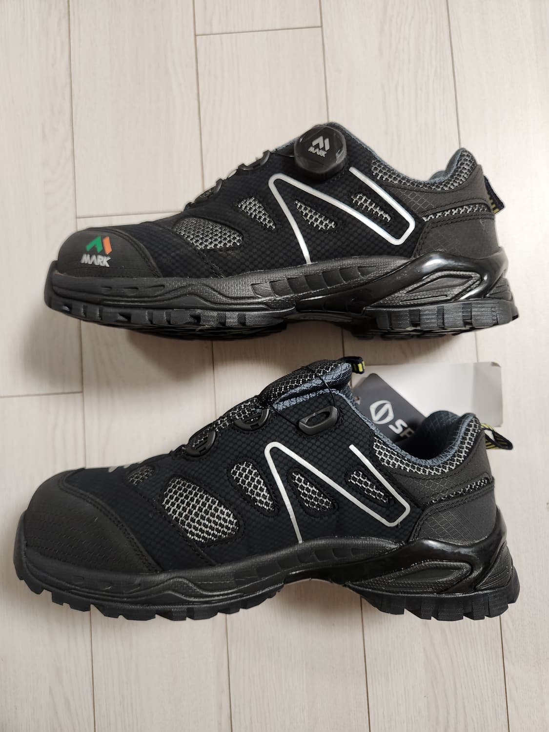 택 새상품)티뷰크 프리 락 다이얼 안전화 MS-4712F 사이즈260

 상품이미지3