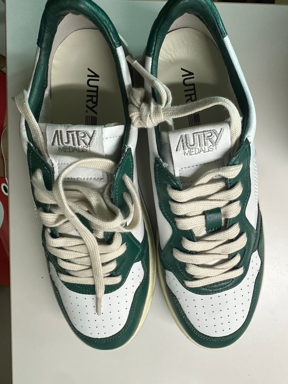 오트리 메달리스트 로우 레더 스니커즈 화이트 마운틴 상품이미지2