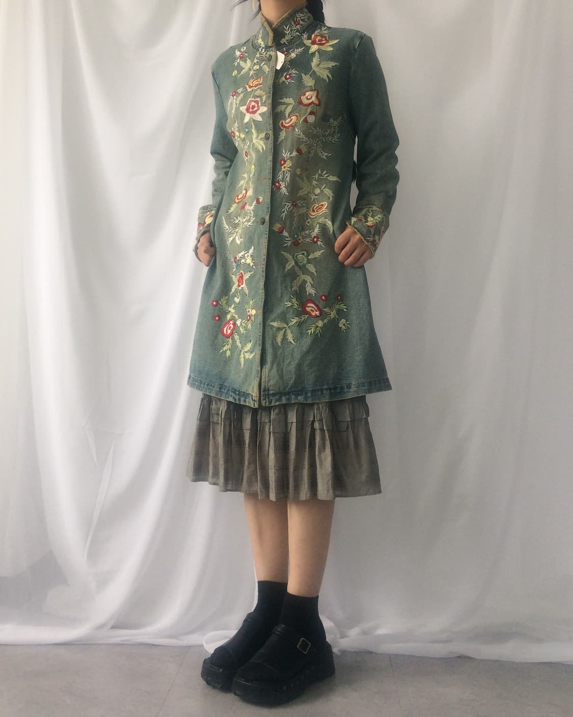 Orientla mood needle work high neck deni 상품이미지1
