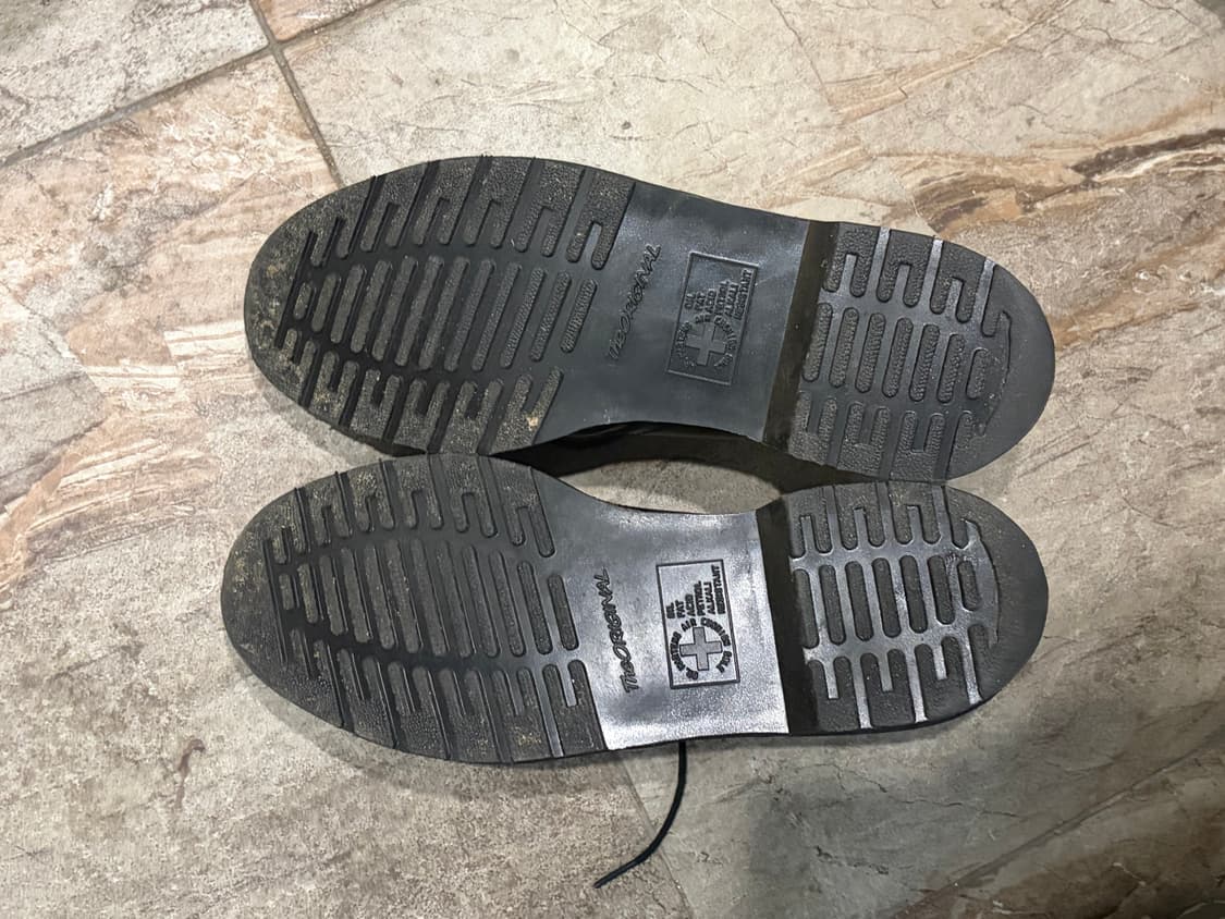 닥터마틴 AW009 3홀 올블랙 UK9  상품이미지4