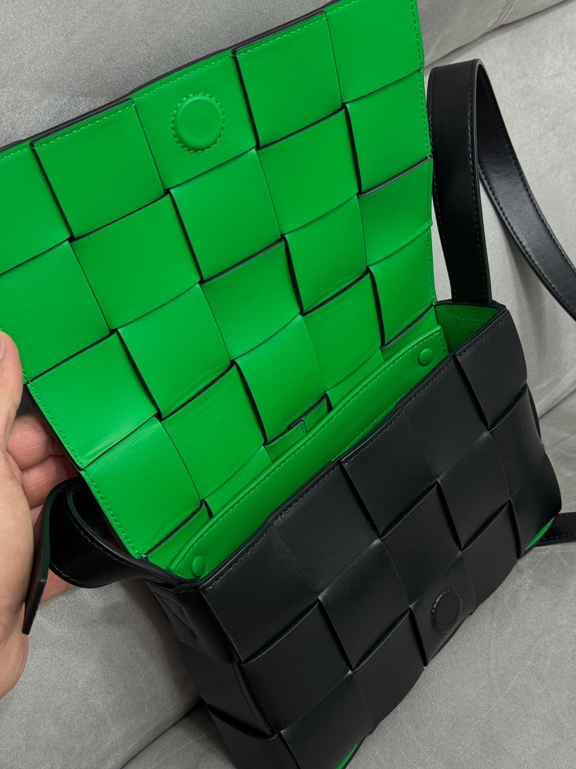 보테가베네타 카세트백 블랙패러킷 상품이미지4