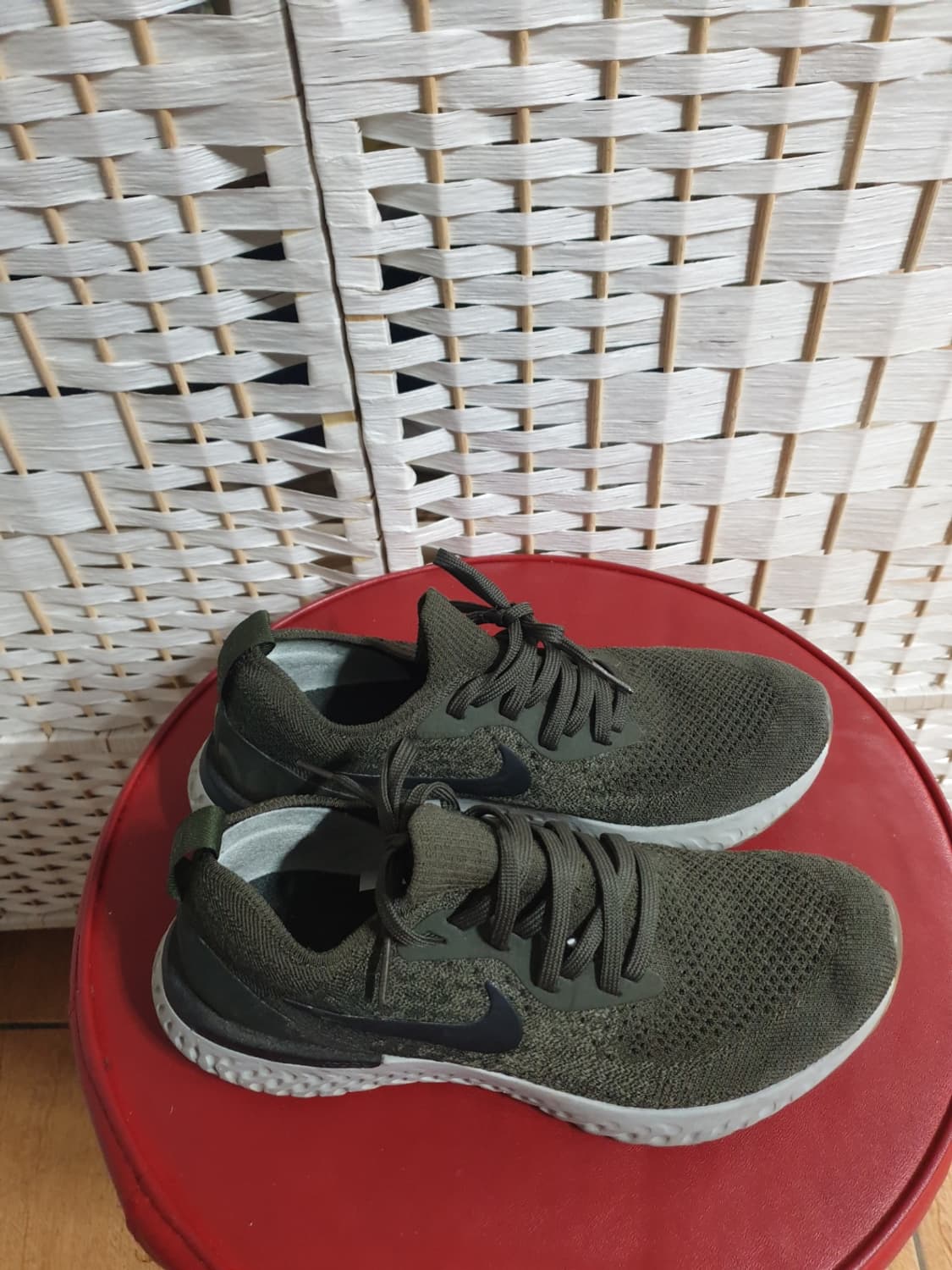 나이키 운동화 카키색 런닝화 250mm 상품이미지3