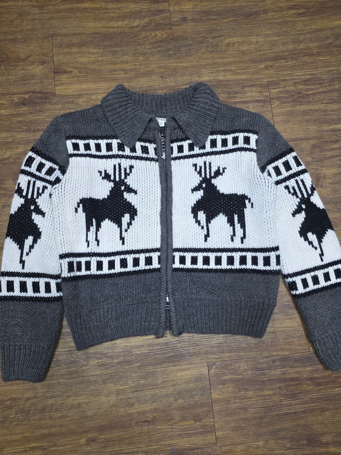  파르티멘토우먼 코위찬 니트집업

택없는 미사용품

 상품이미지4