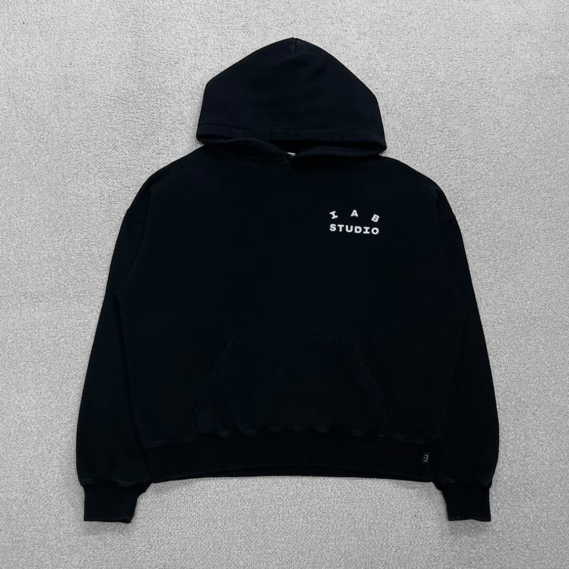 아이앱스튜디오 스펠 로고 후드티 블랙 상품이미지2