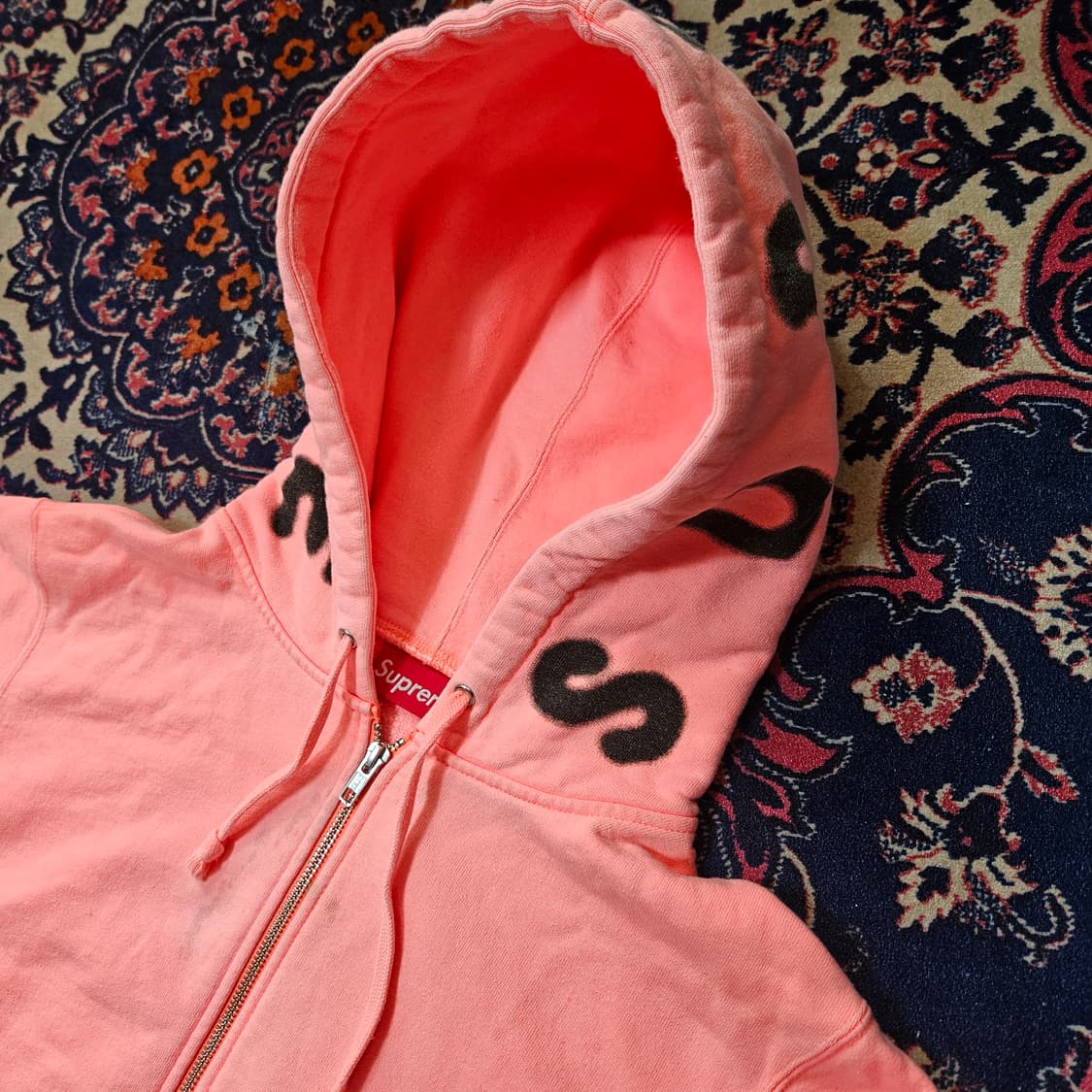 슈프림 18fw 치토 본 후드집업 핑크 상품이미지4