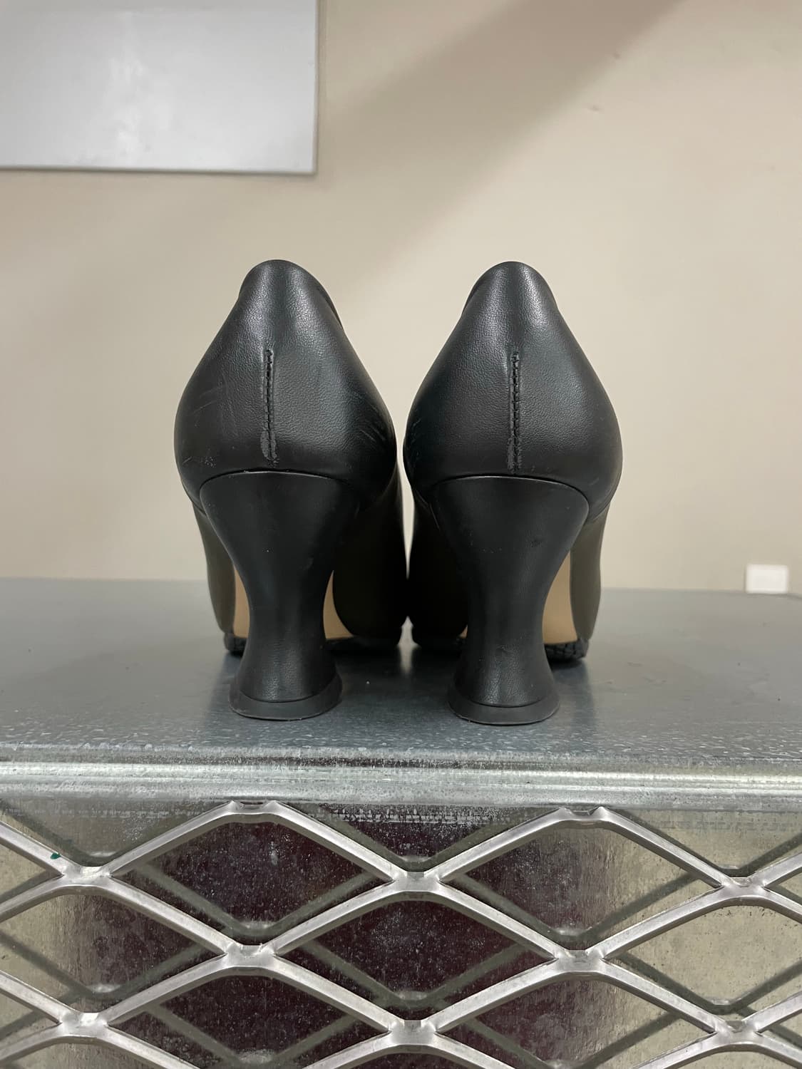 보테가 베네타 투톤 펌프스 올리브 블랙 35.5 상품이미지3