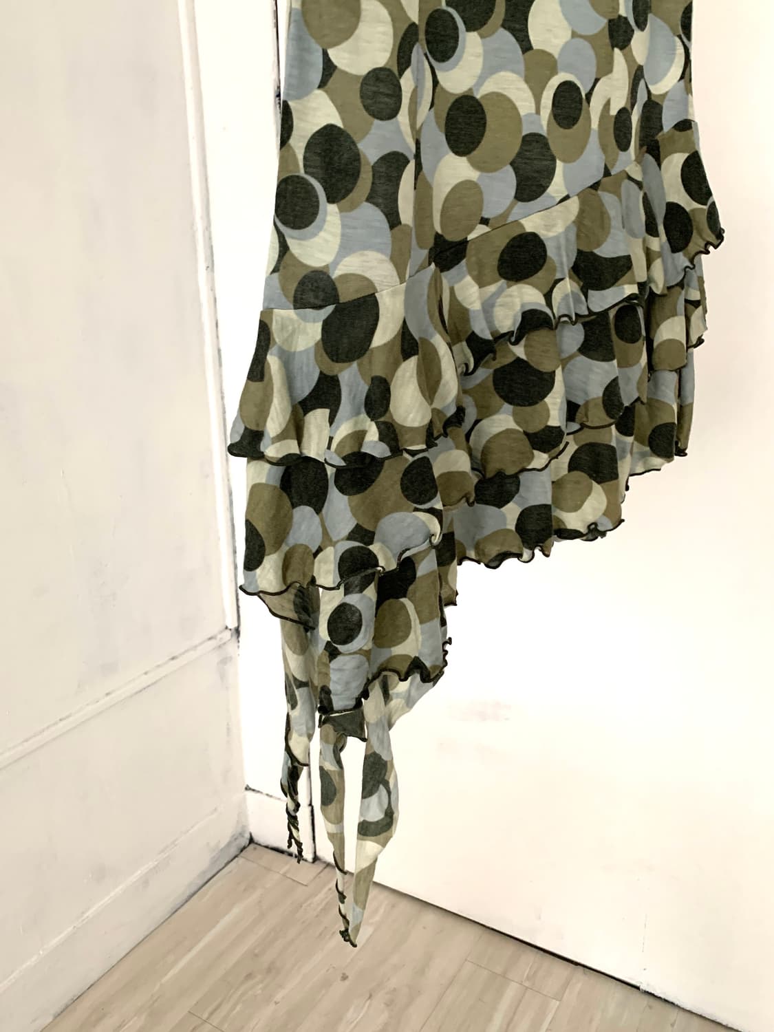 Abstract dot asymmetric ruffle dress 상품이미지2