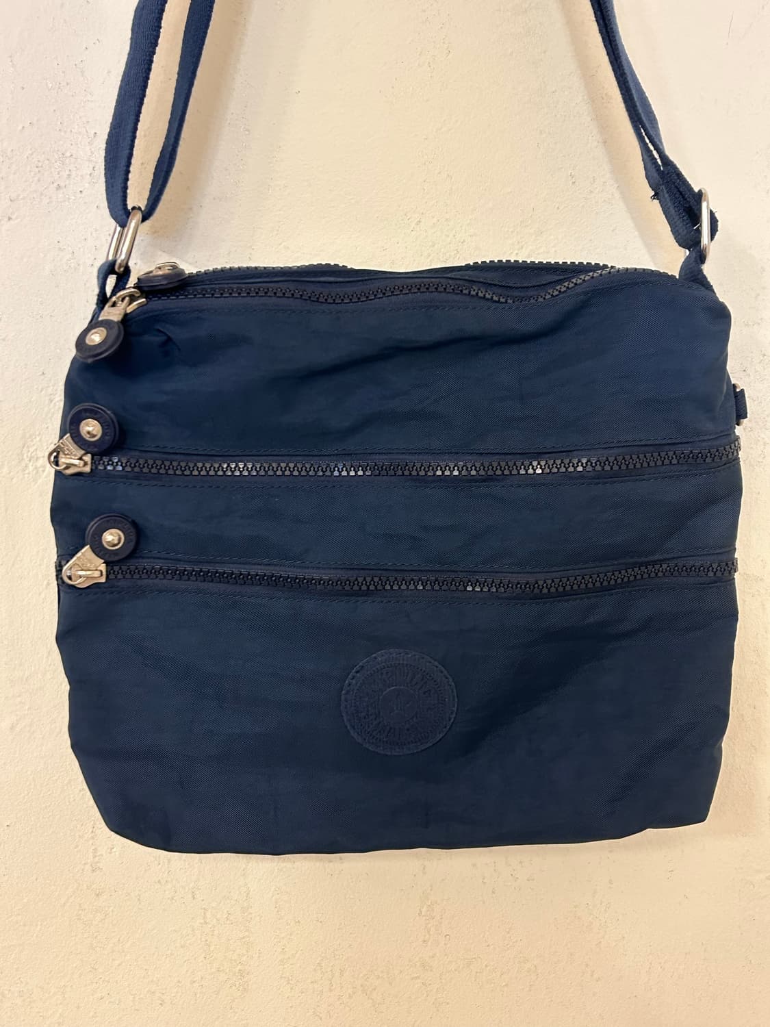 키플링 네이비 크로스백 상품이미지2