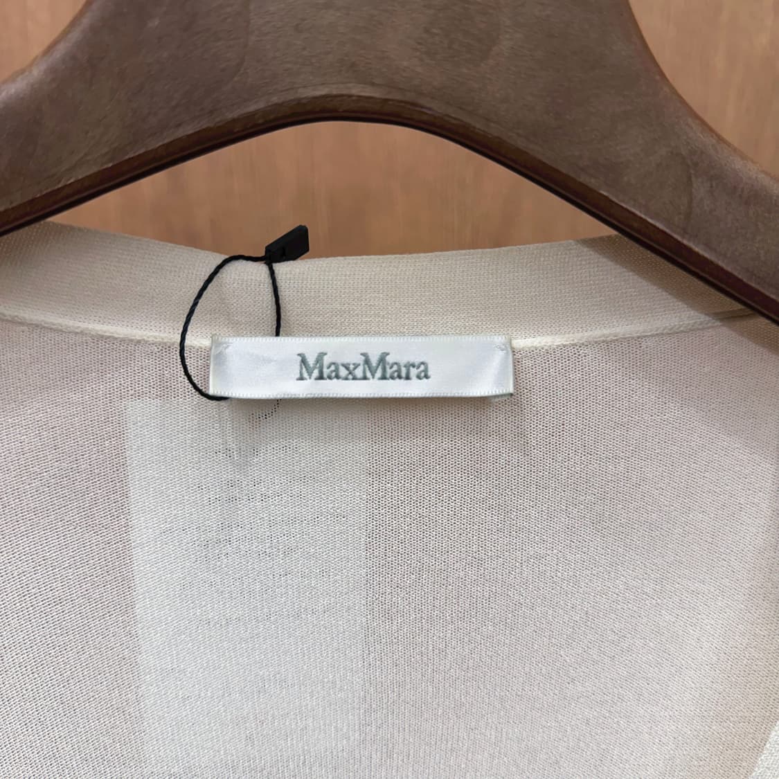 막스마라 브이넥 긴팔 니트 가디건 무지 디테일 루즈핏 아이보리 상품이미지7