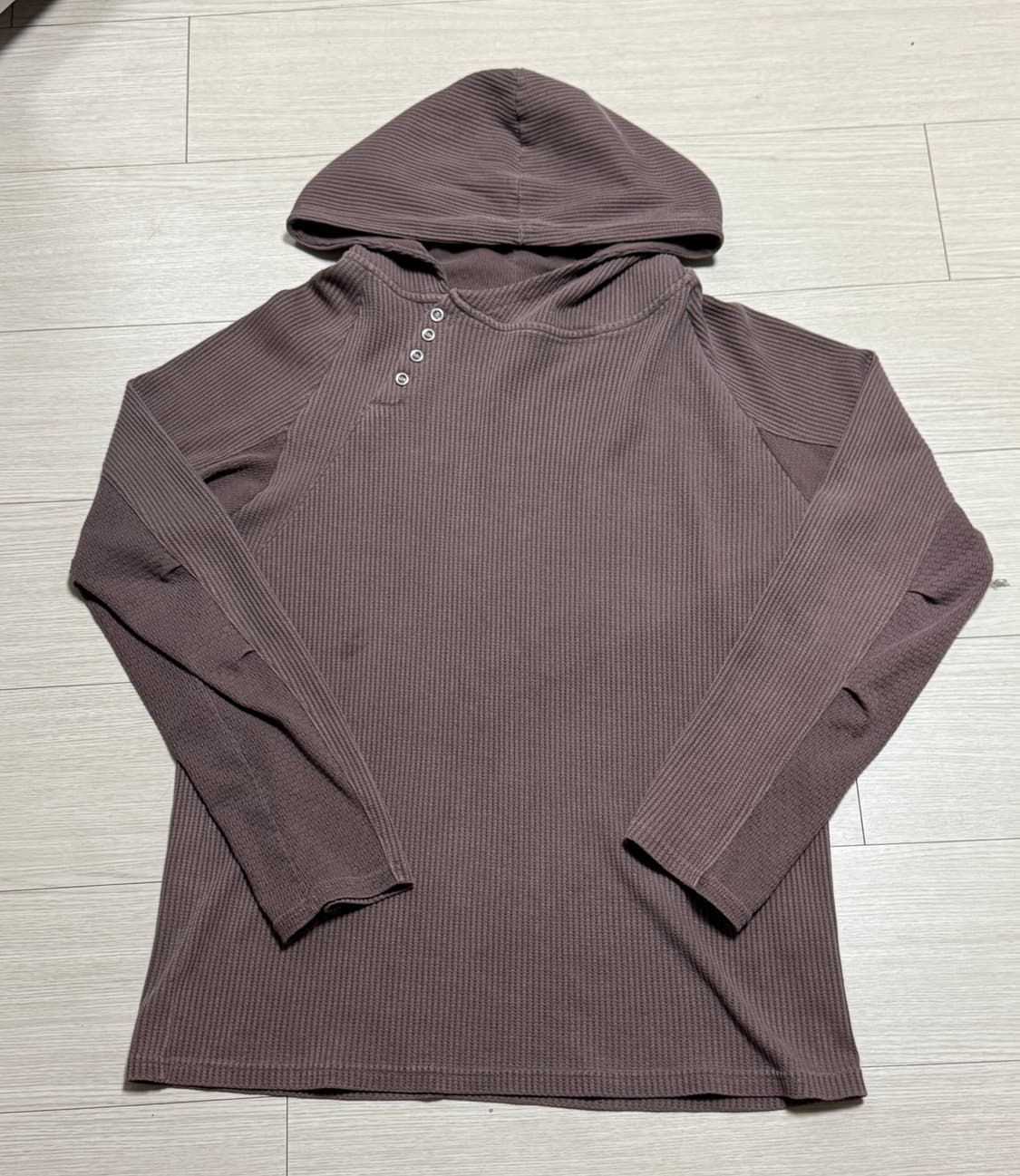 [L] 이그노타 코어:11 버튼 롱 슬리브 티셔츠 브라운 상품이미지2