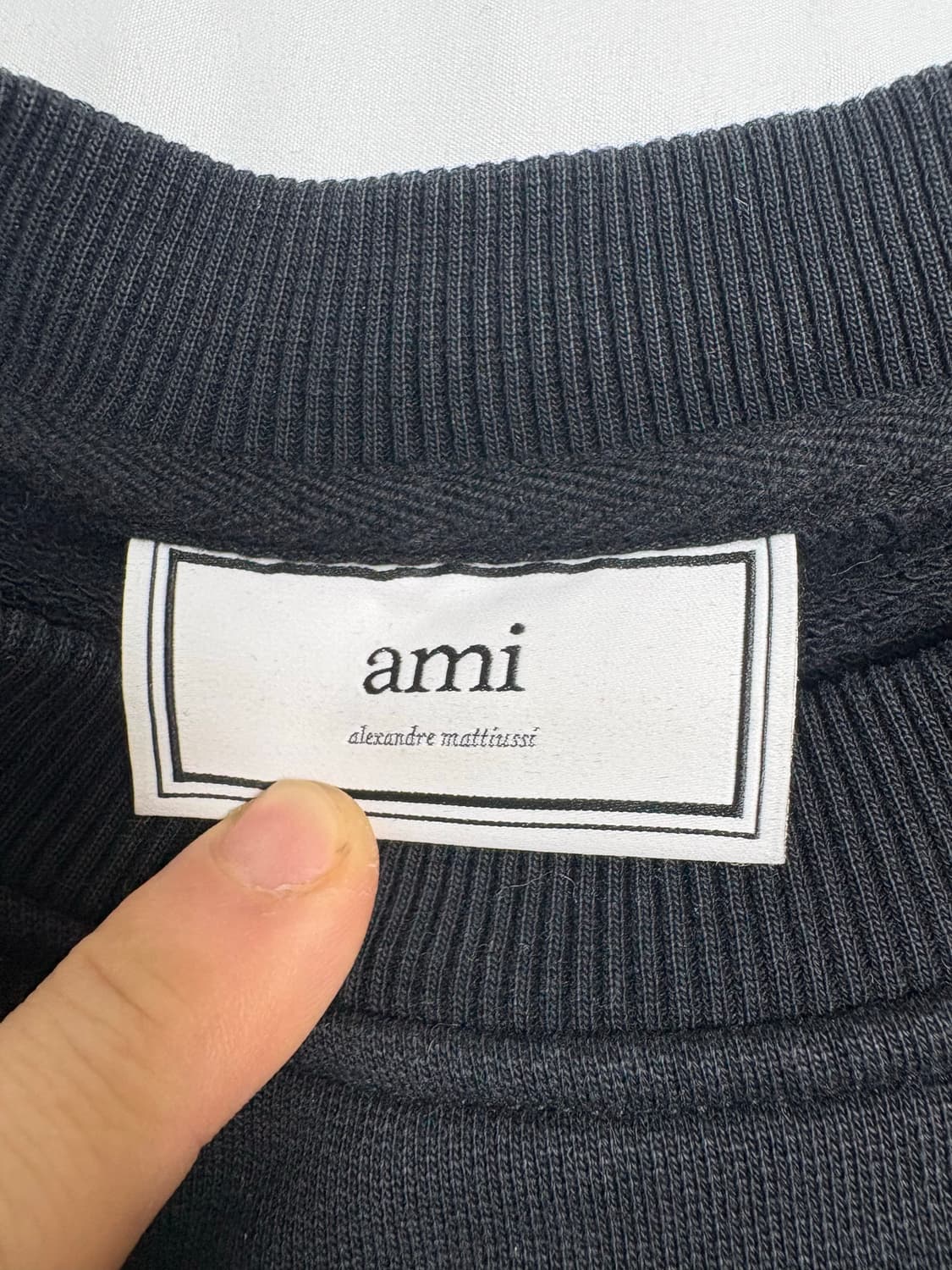 아미 맨투맨 s팝니다 상품이미지3