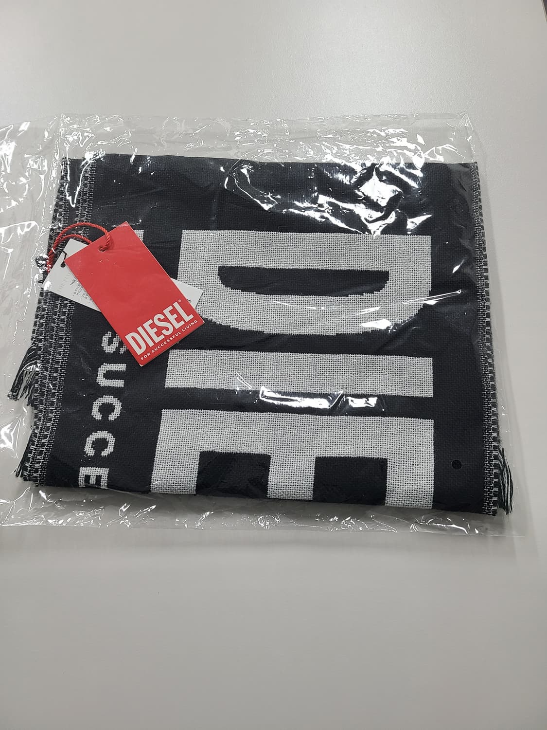 디젤 로고 스카프 블랙 미사용 상품이미지2