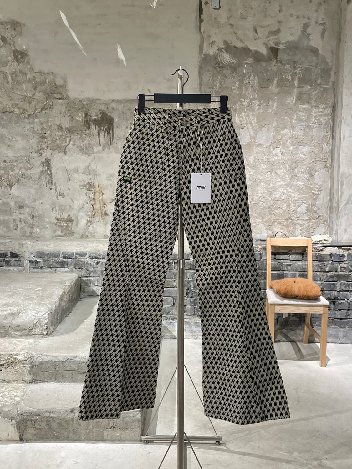 아바바브 av 시그니쳐 플레어 맘 팬츠 상품이미지1