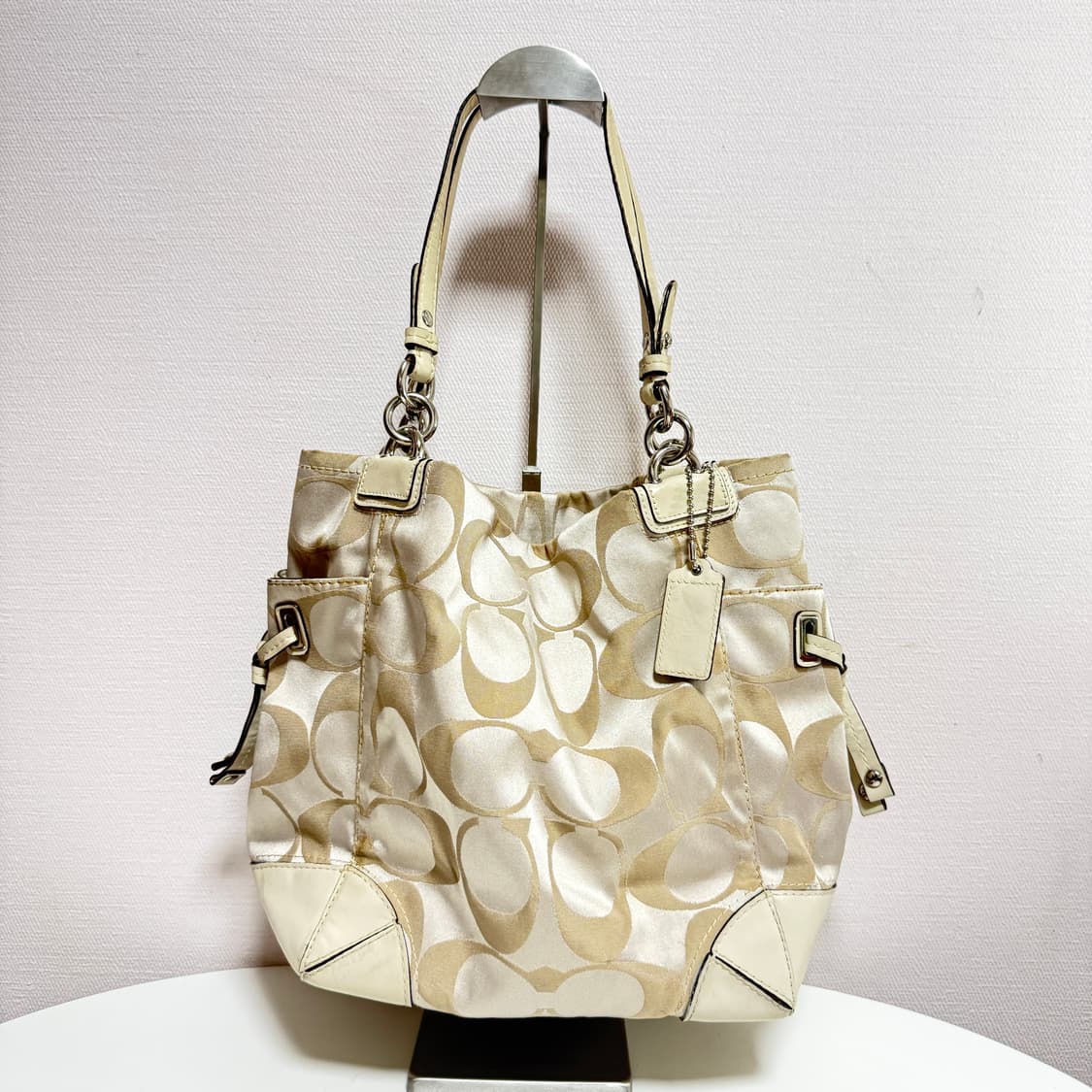 Y2k 코치 시그니처 토트백 상품이미지1