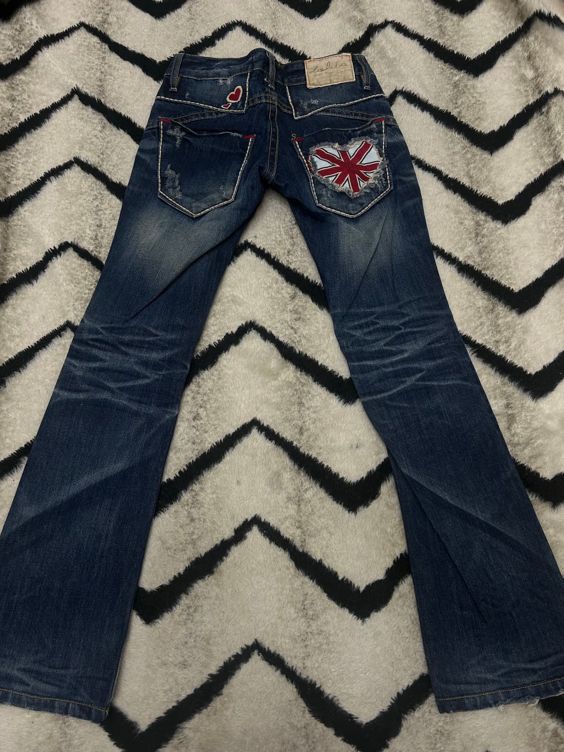 [24]Loita Jeans 패치 워싱 부츠컷 데님팬츠 상품이미지2