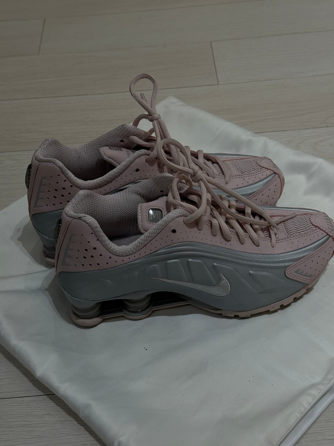 ‼️이사 처분 (1회착용) 나이키 샥스 R4 우먼스 베일리 로즈핑크실버 상품이미지1