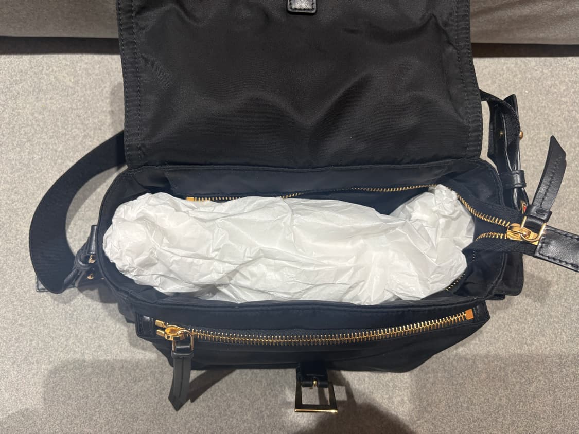 프라다 익스플로어백 미디움 상품이미지2