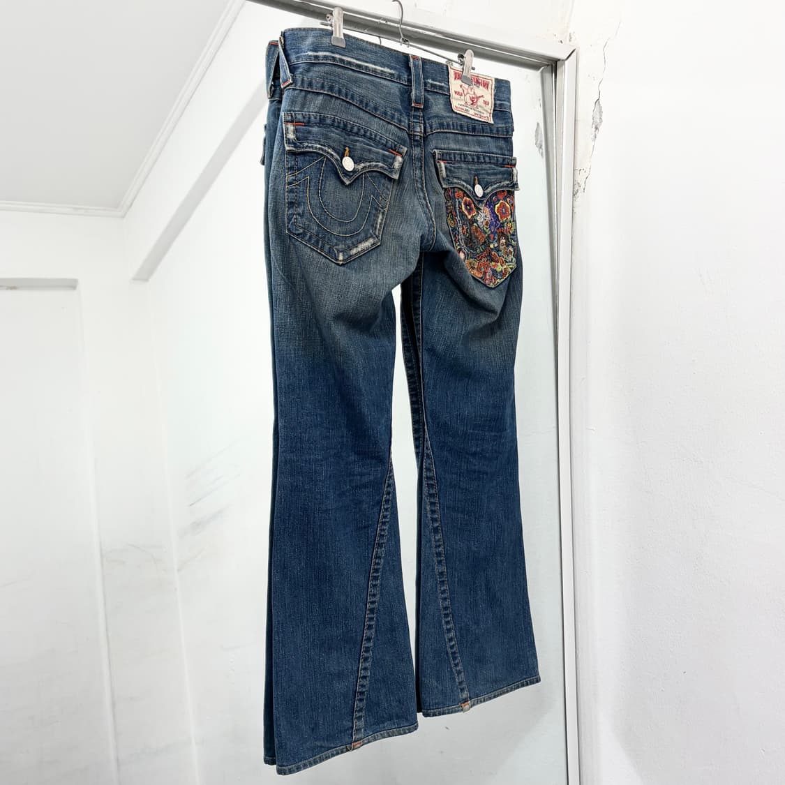 트루릴리전 오리엔탈 자수 부츠컷 데님 팬츠 상품이미지4