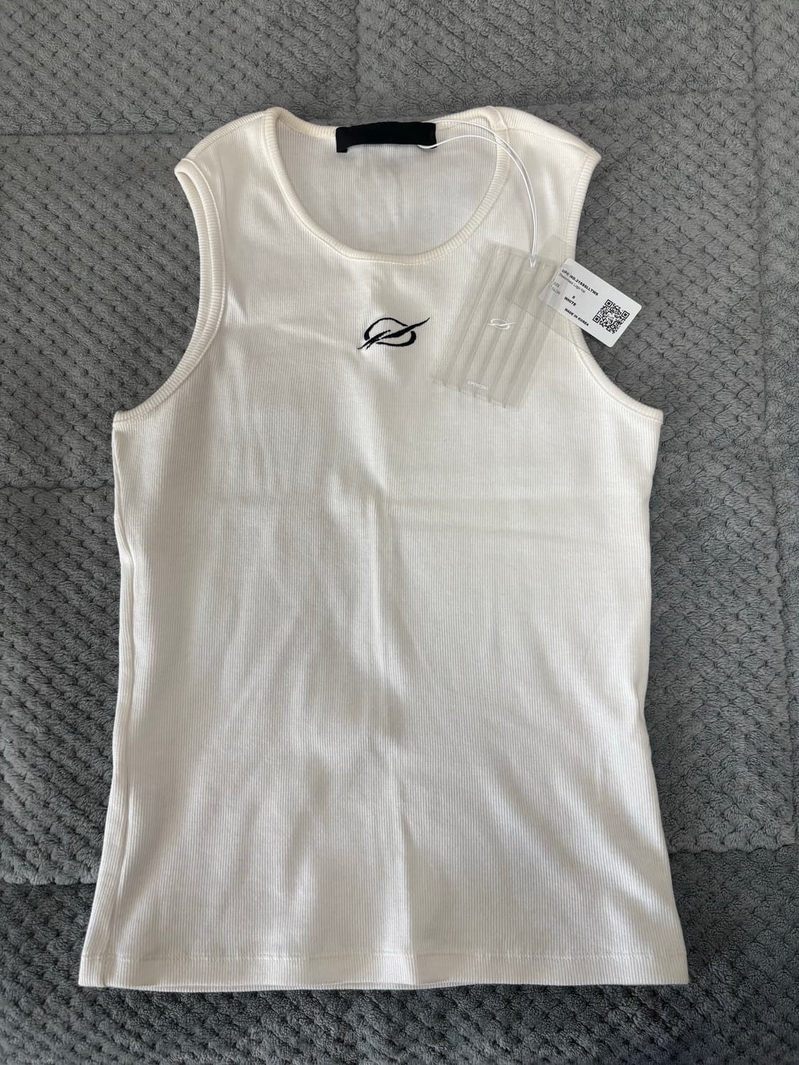51percent [Sleeveless Logo top - White] 상품이미지1