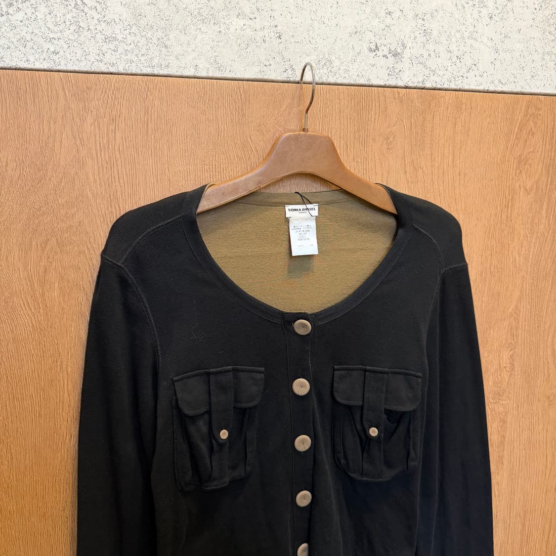 소니아 리키엘 라운드넥 가디건 더블 플랩 포켓 버튼 클로징 디테일 블랙 상품이미지3