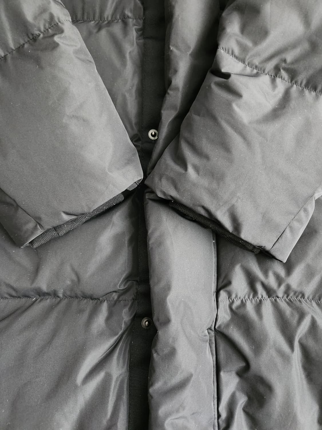 새상품급)탑텐 블랙 롱패딩 털빵빵해요 사이즈M


오염 하자 없이 깨끗해 상품이미지6