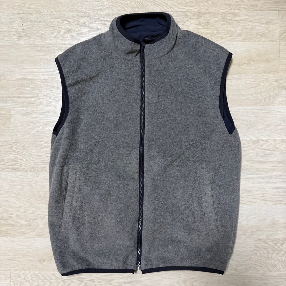 그라미치 리버서블 플리스 베스트 헤더 차콜 상품이미지6